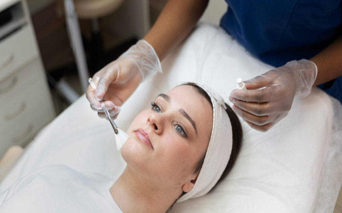 person getting micro needling beauty treatment 1290x750 1