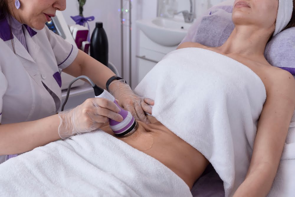 Provider performing Quantum RF treatment on patient abdomen for Quantum RF treatment in Keller TX at Medi-Elite Health and Wellness